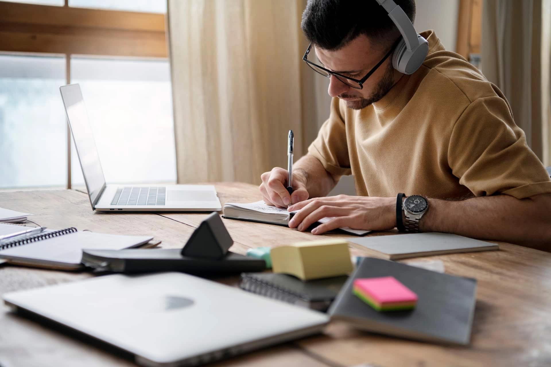 El mito de estudiar 12 horas al día: Por qué el descanso activo sube tu puntaje